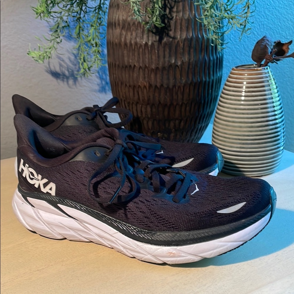 Hoka One One black Clifton 8 in size 8